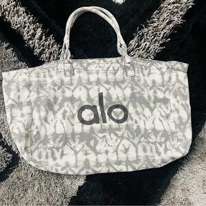 ALO Yoga Patterned Gray Tote Bag